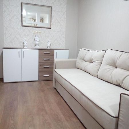 Two-Bedroom Apartment In The Center Khmel'nyts'kyy Exterior photo